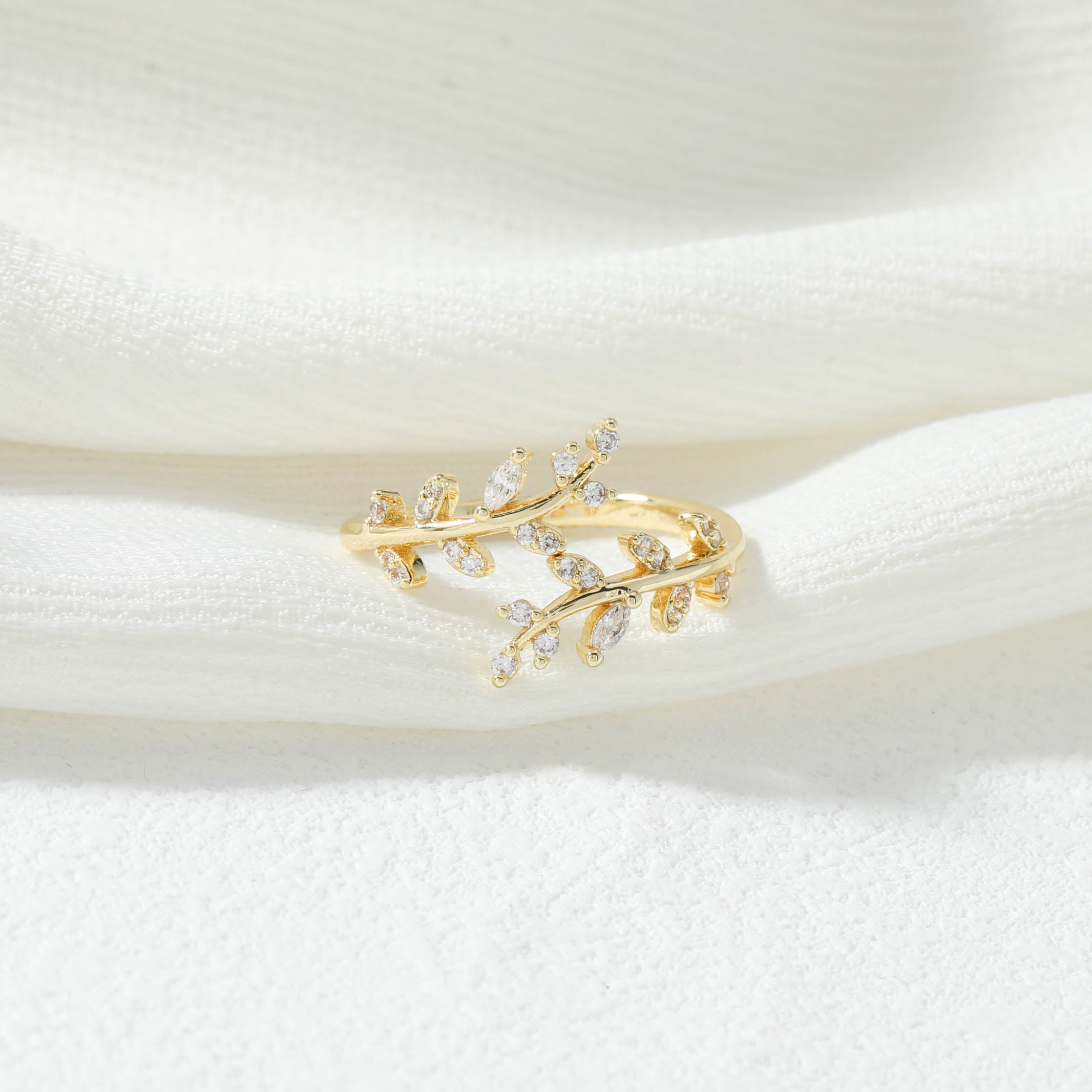 Dazzling Leaf Ring