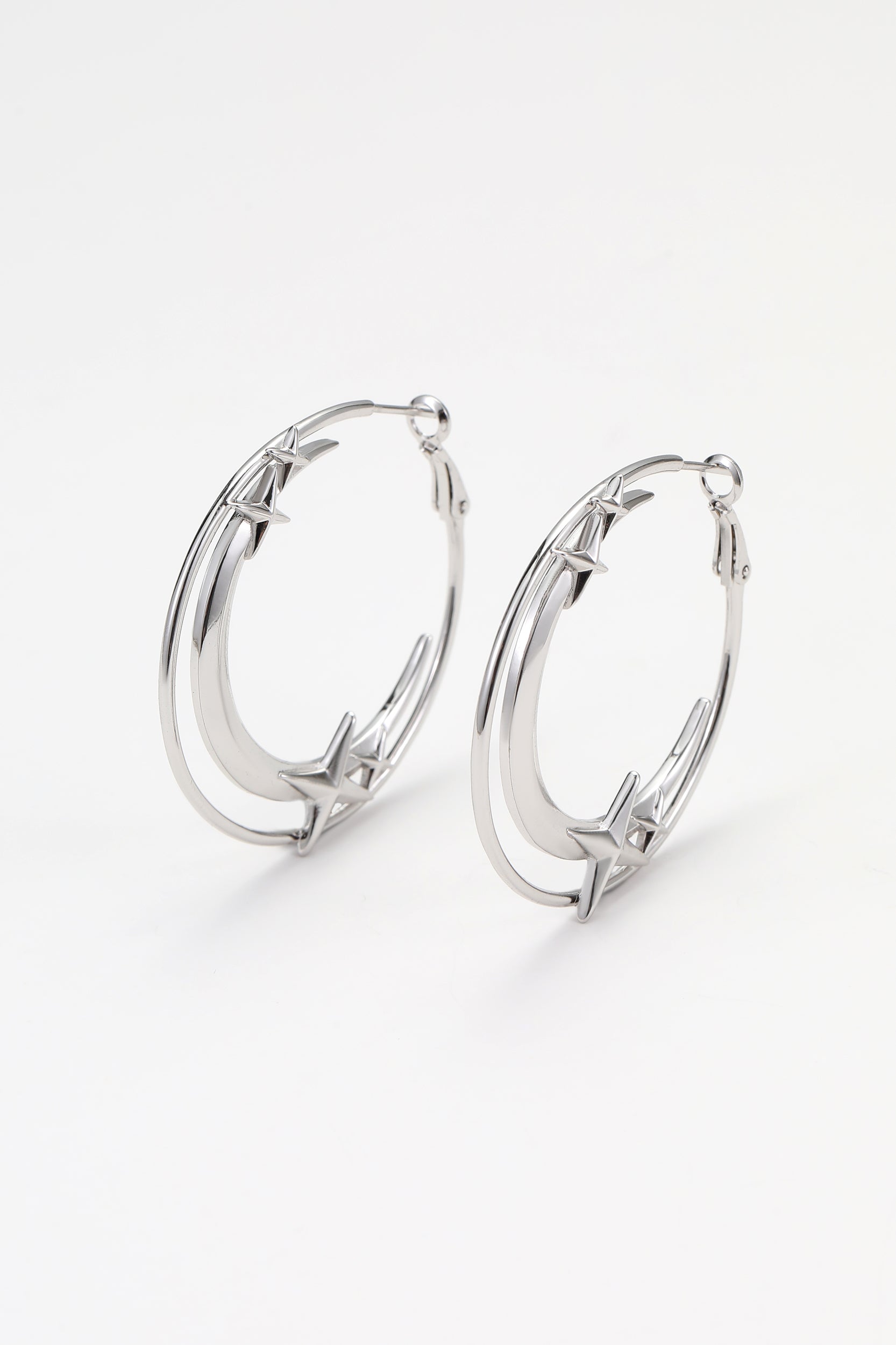 Silver lyra earrings – detail view