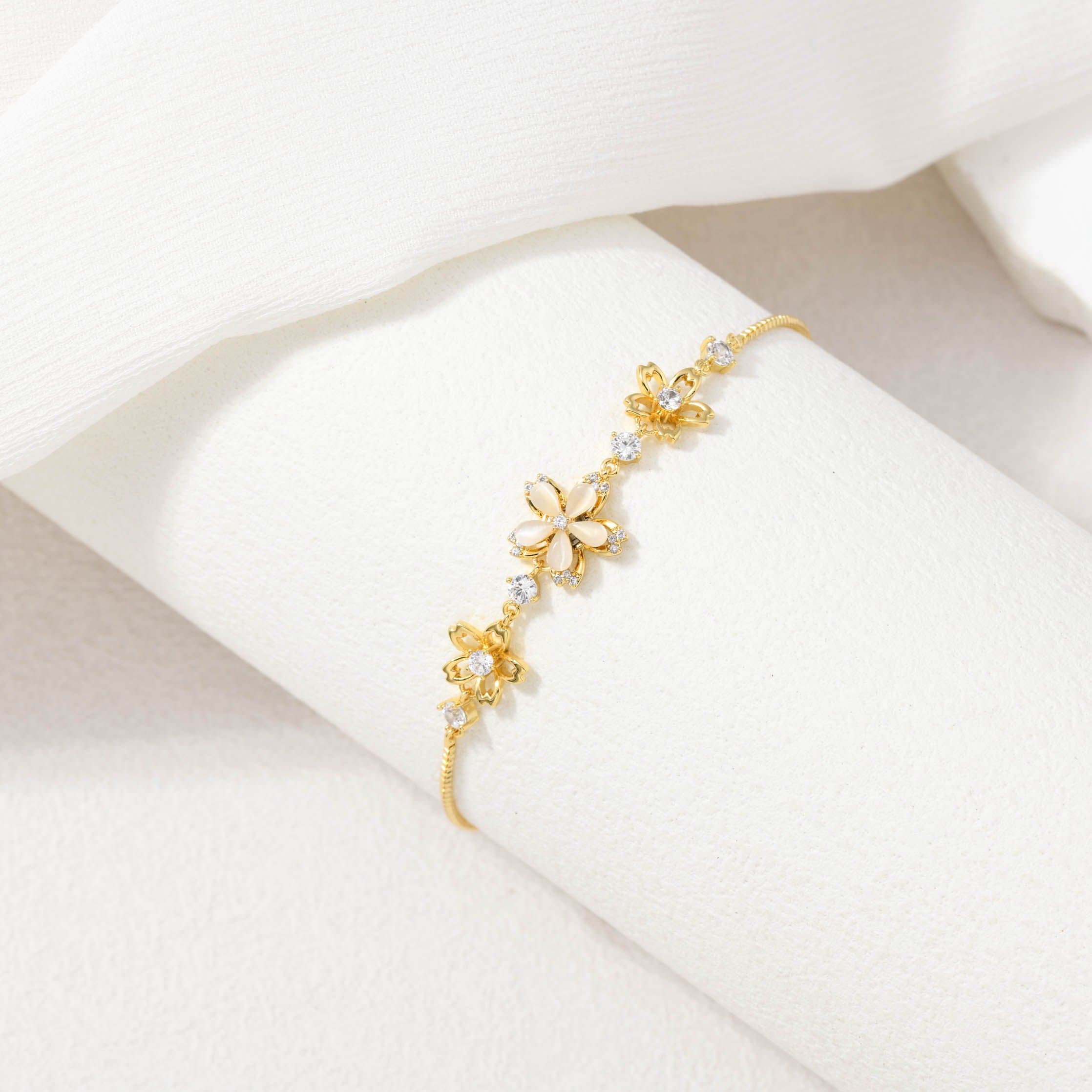 Spinning Golden Flower Bracelet
