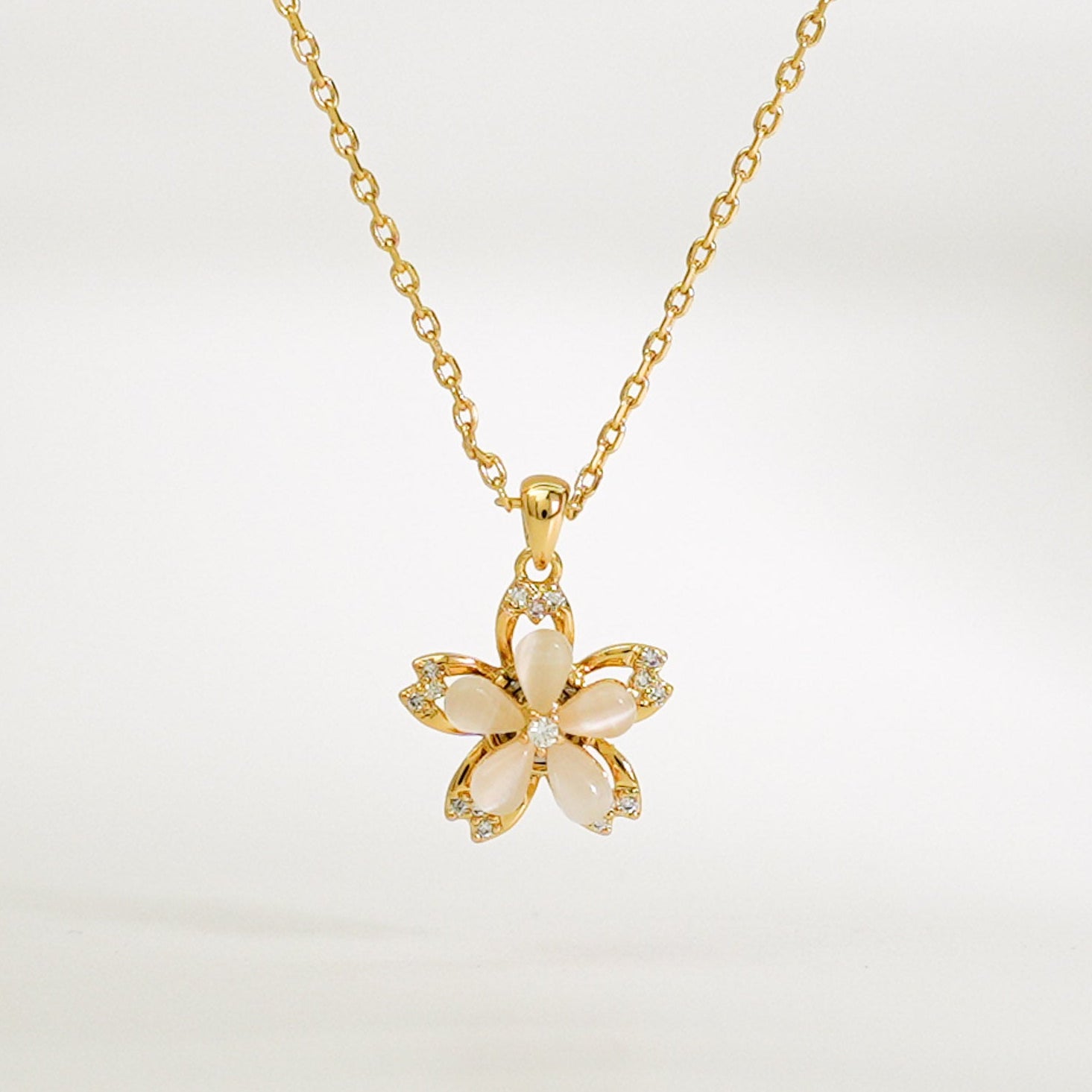 Spinning Golden Flower Necklace