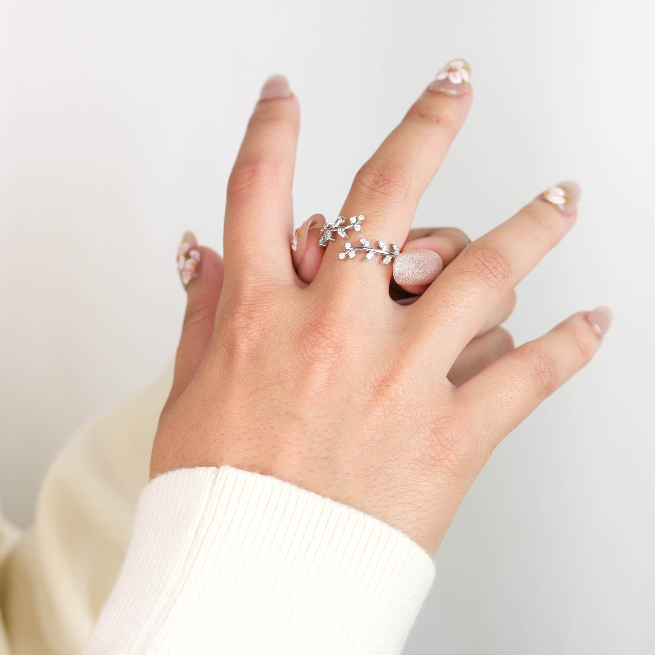 Dazzling Leaf Ring