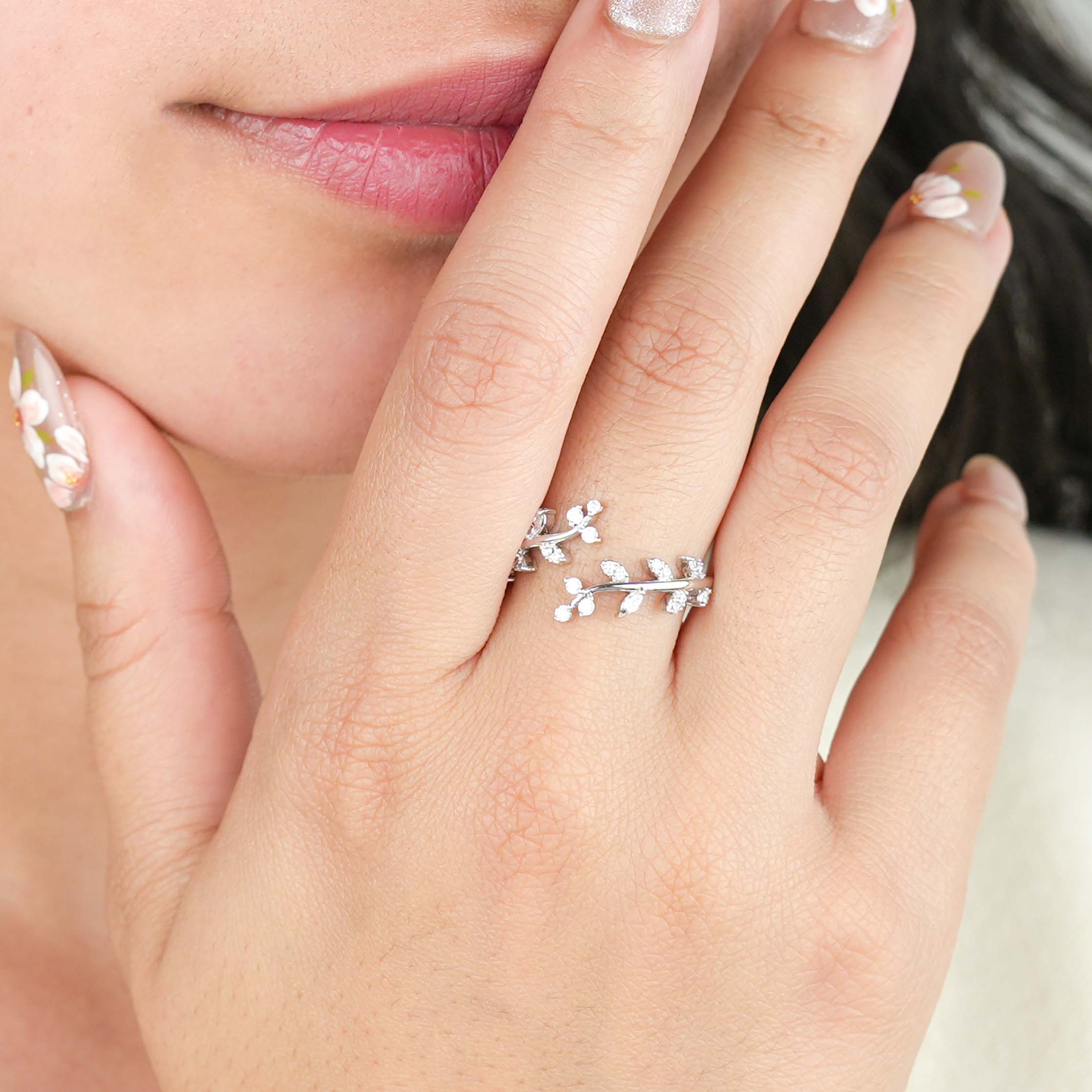Dazzling Leaf Ring