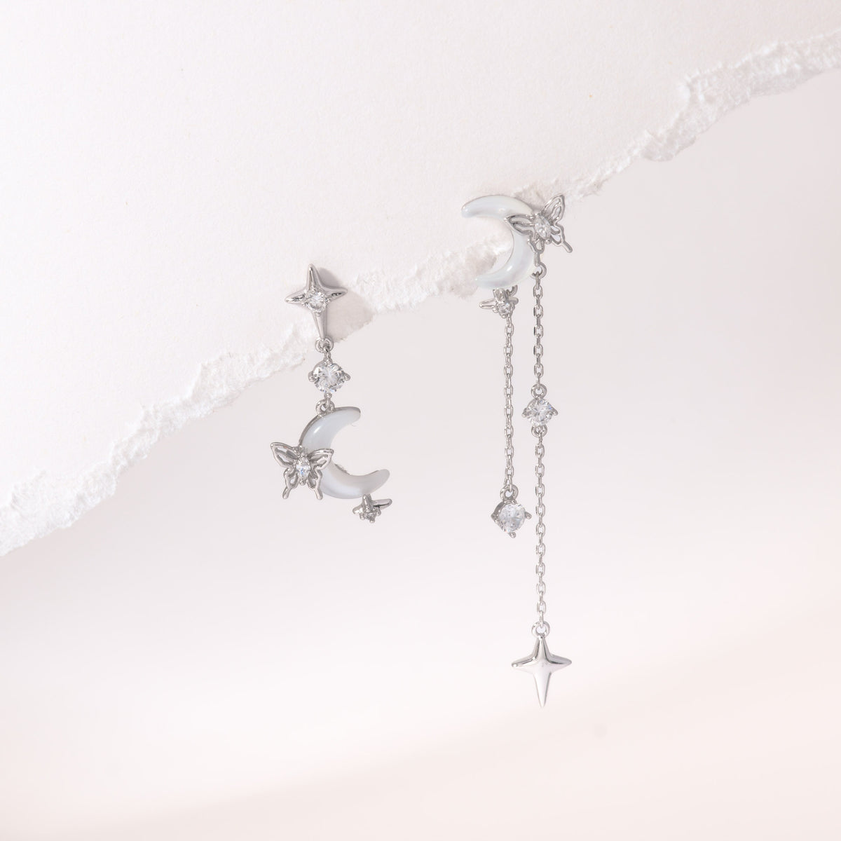 Silver nocturne wings earrings – detail view