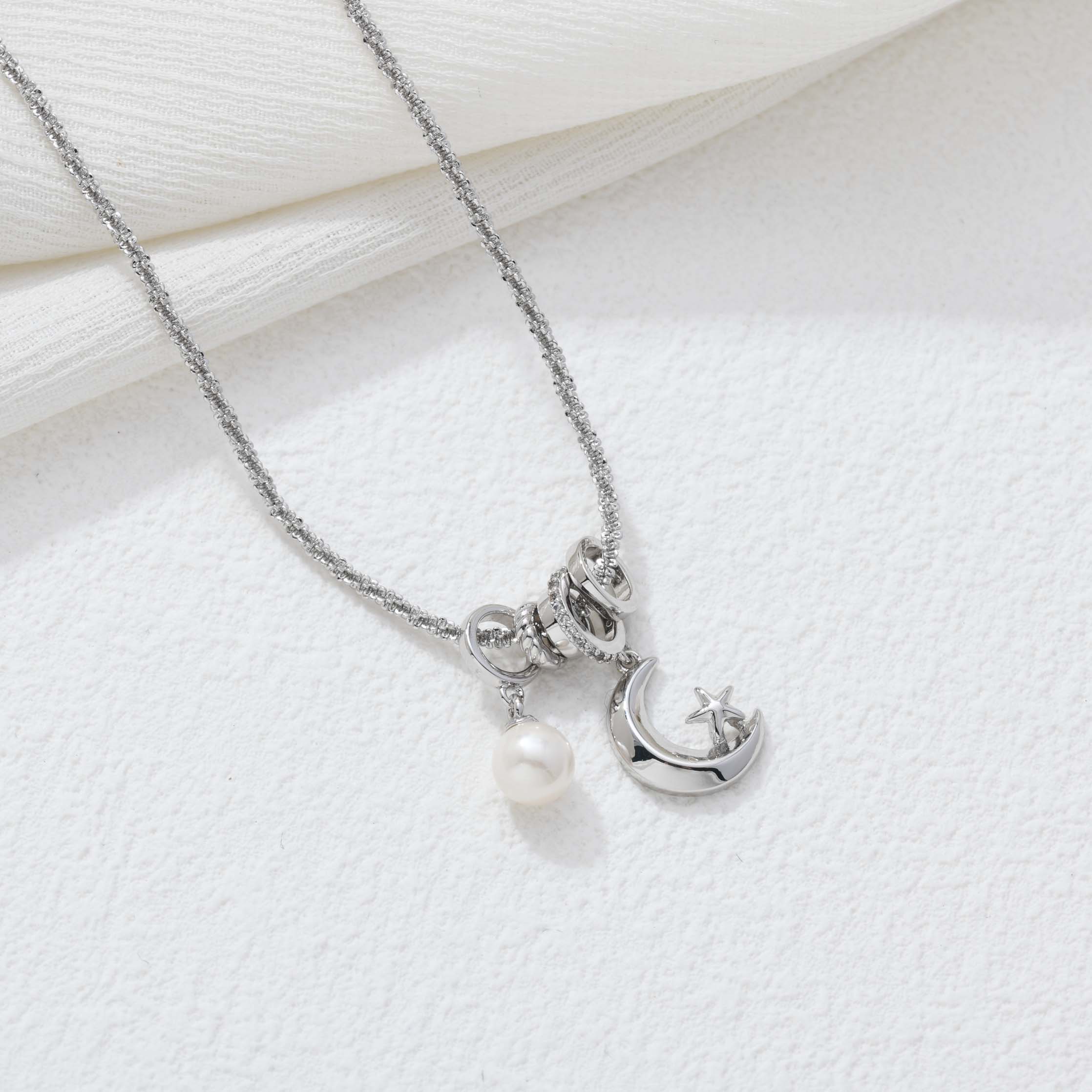 Luna Pearl Necklace