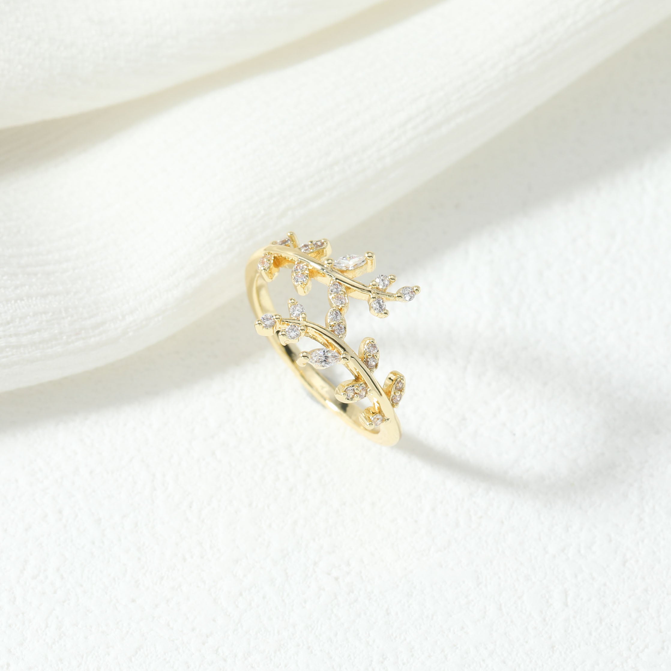 Dazzling Leaf Ring