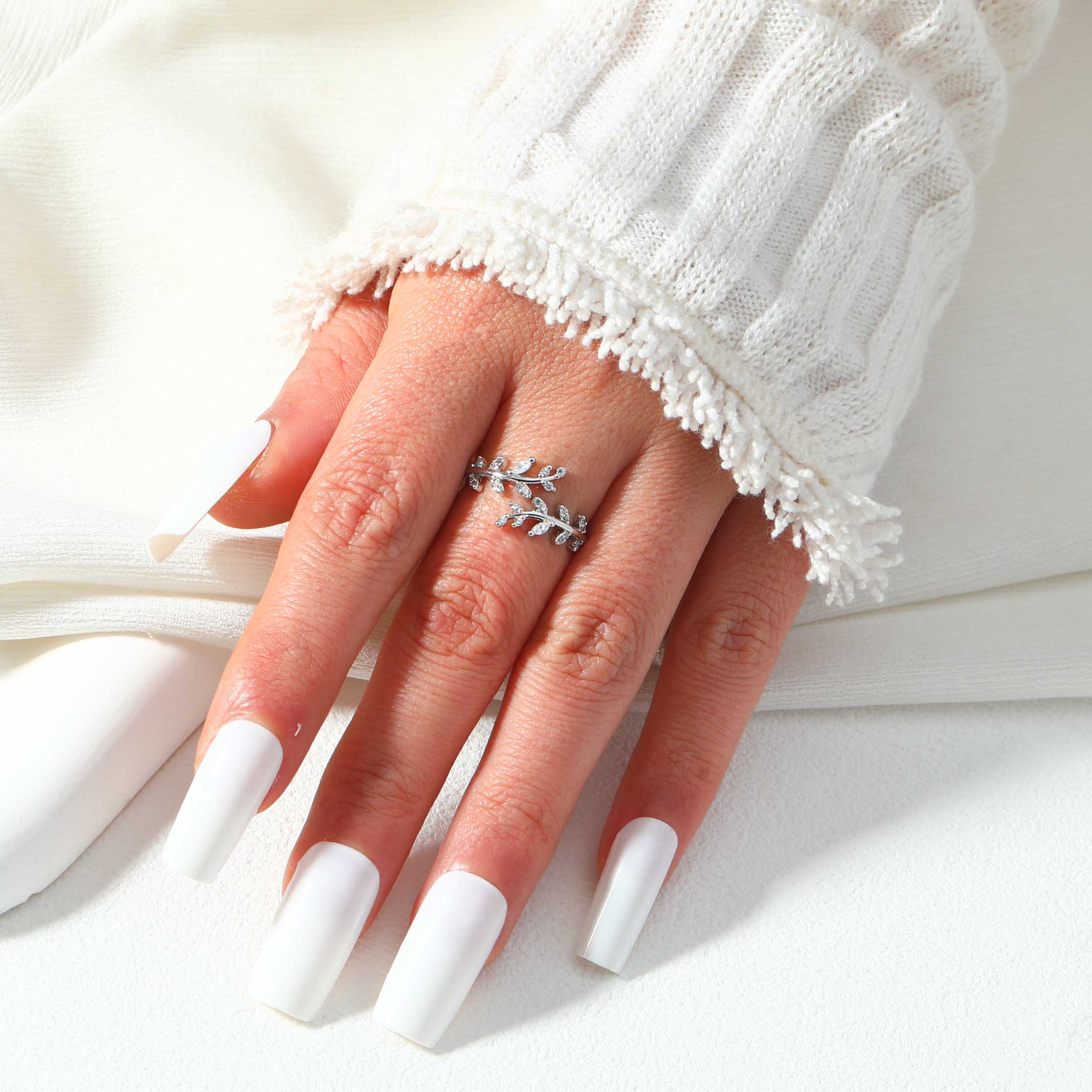Dazzling Leaf Ring