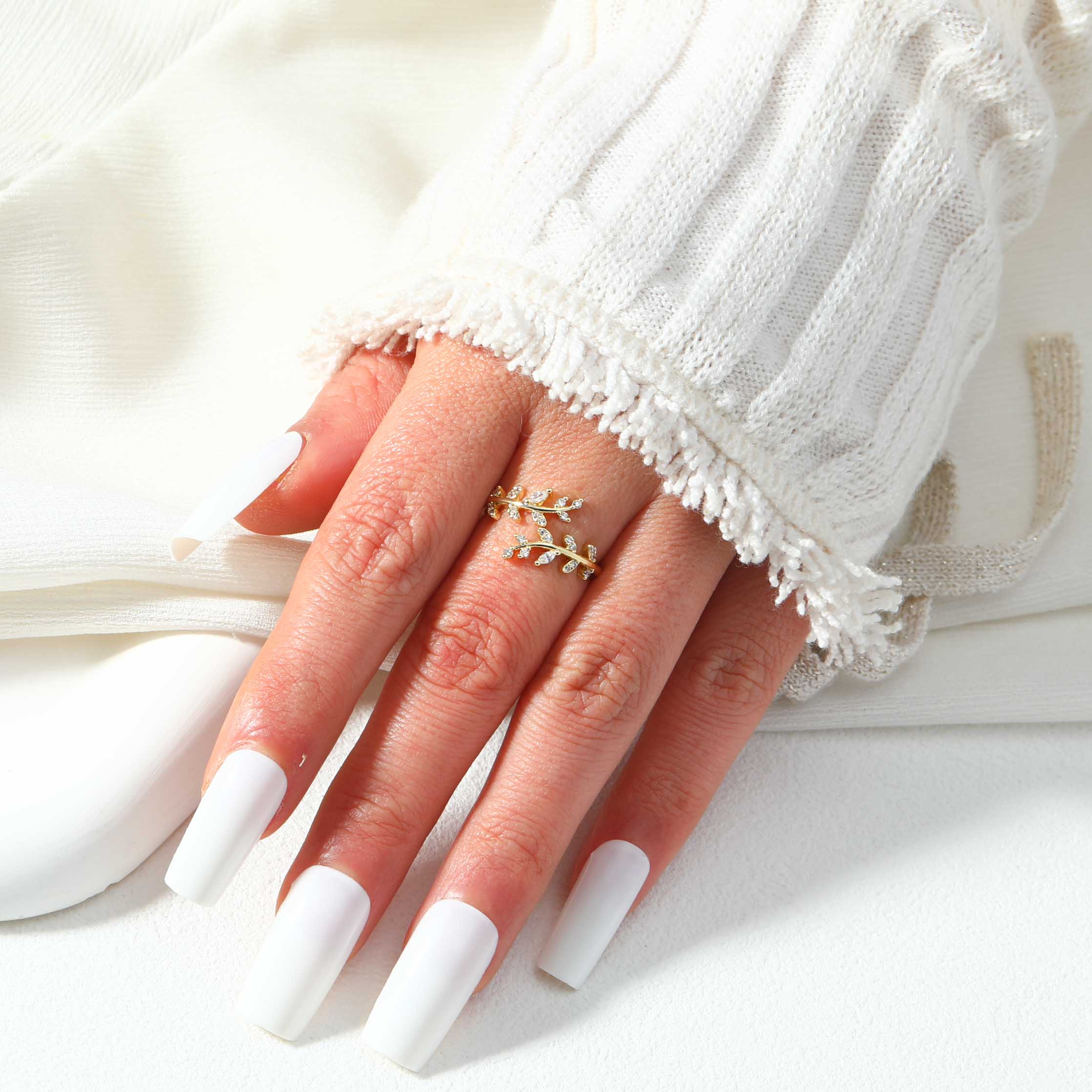 Dazzling Leaf Ring