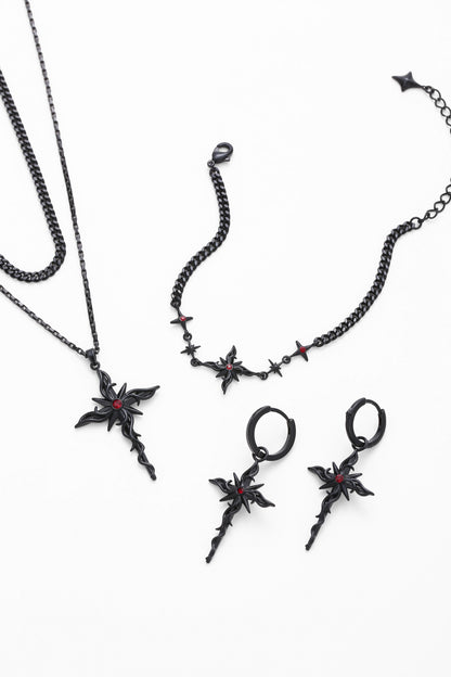 Black mythic bracelet – detail view