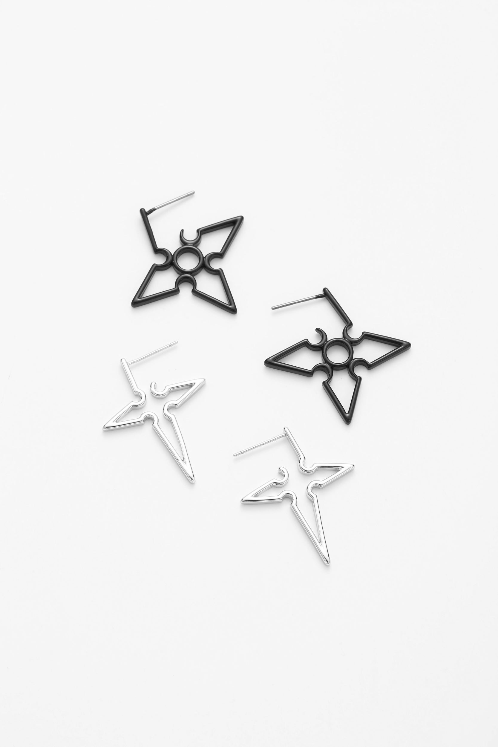 Silver aster earrings – detail view