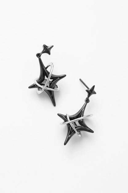 Black orbit earrings – detail view
