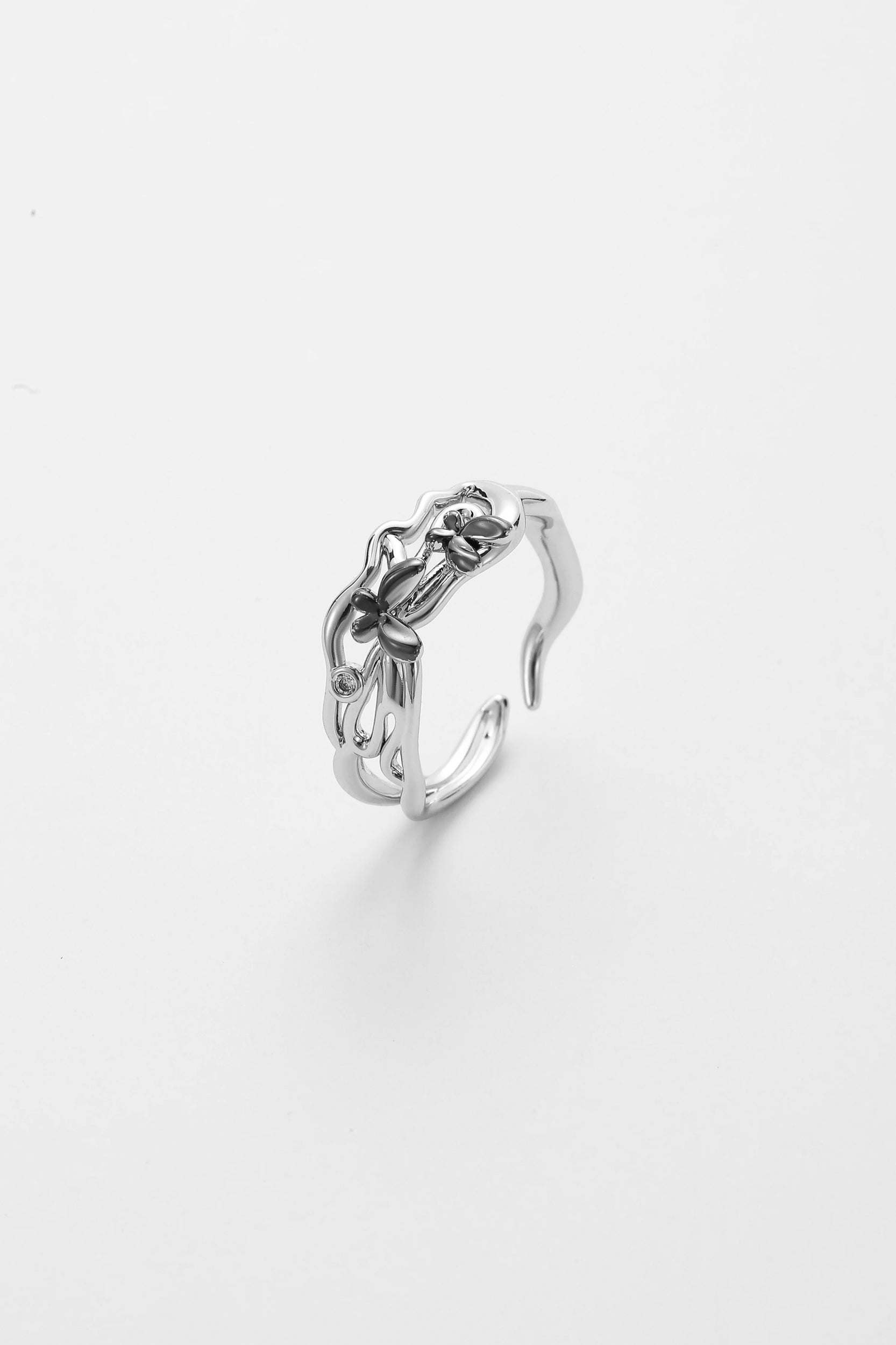 Silver sylfea ring – alternate angle