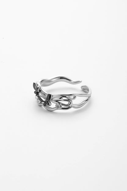 Silver sylfea ring – alternate angle