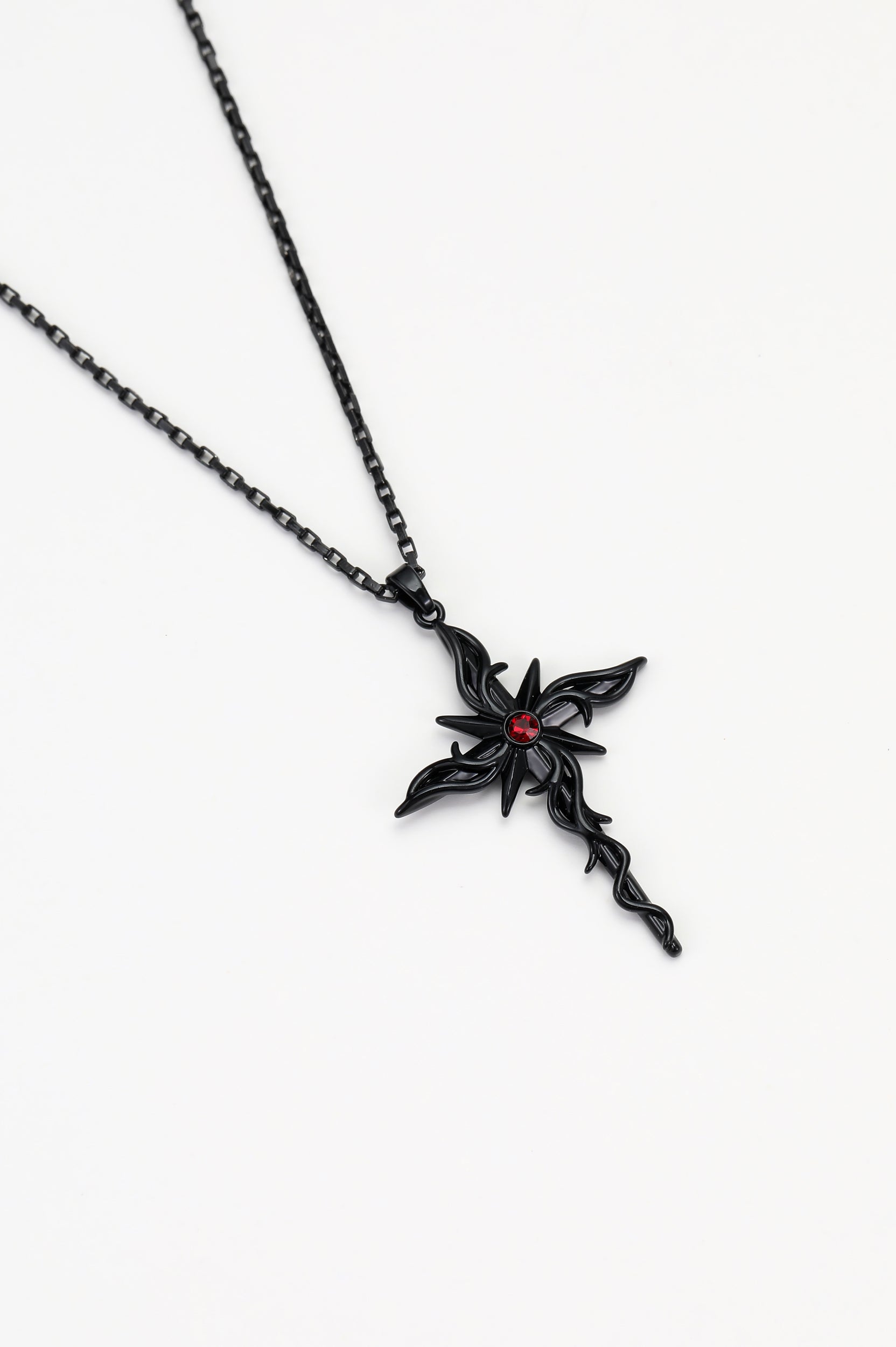 Black mythic necklace – detail view