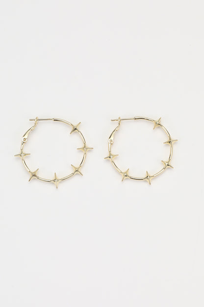 Gold flare earrings – detail view
