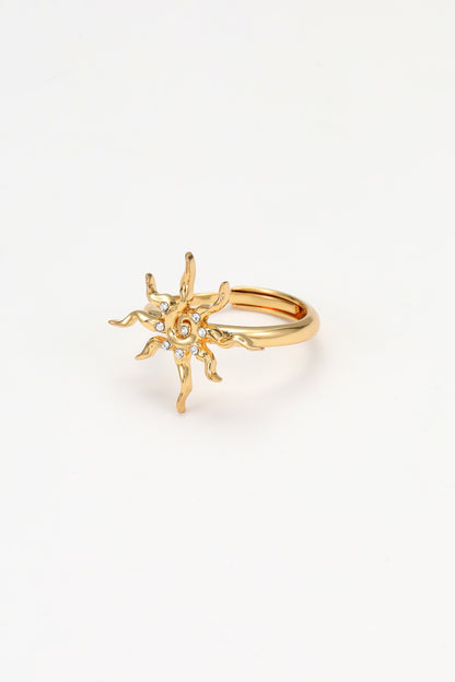 Gold soln ring – detail view