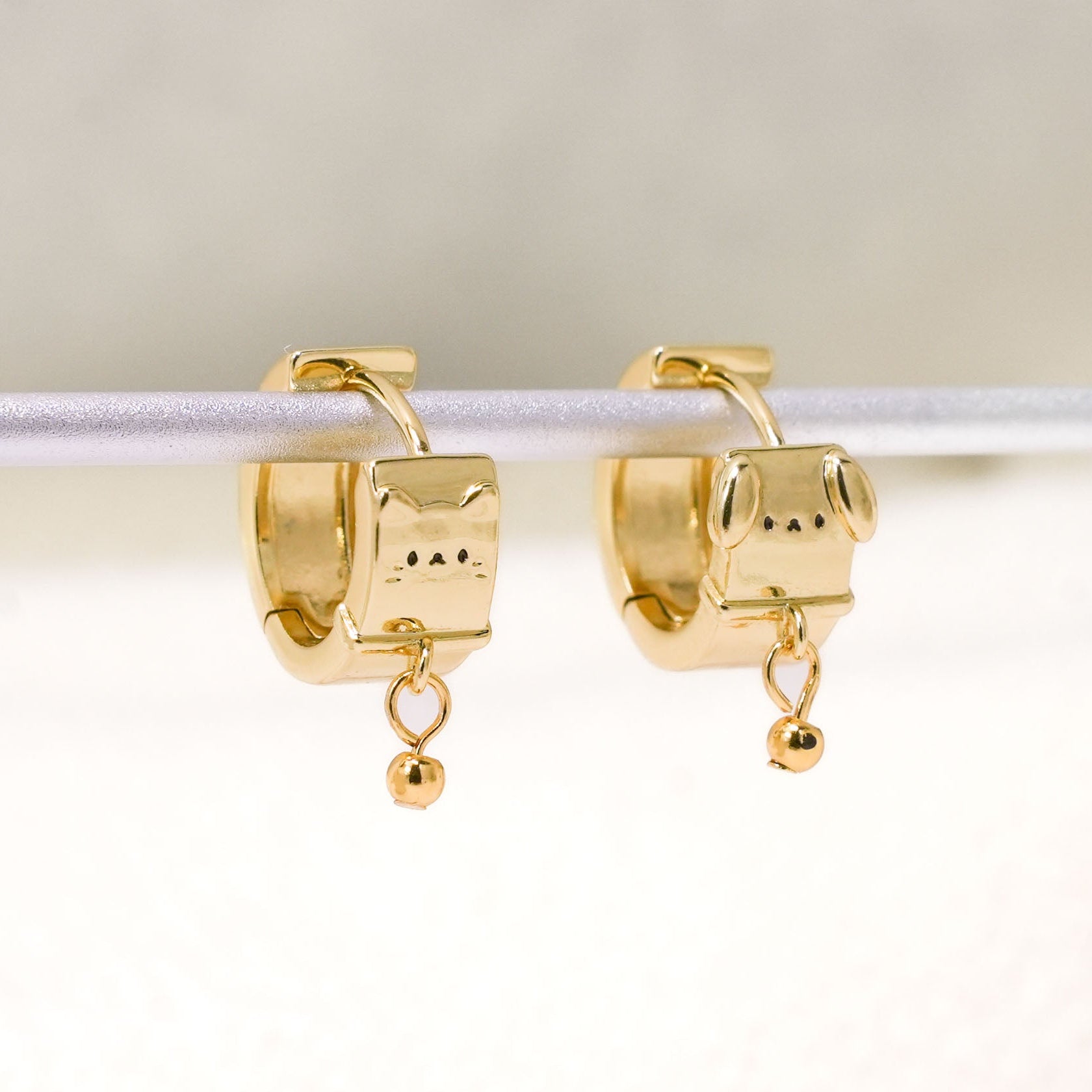 Silly Cat and Dog Hoops