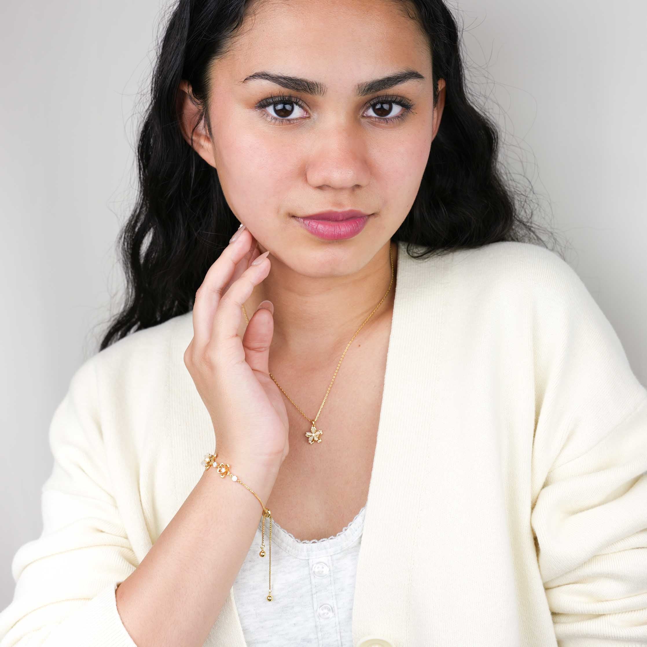 Spinning Golden Flower Necklace