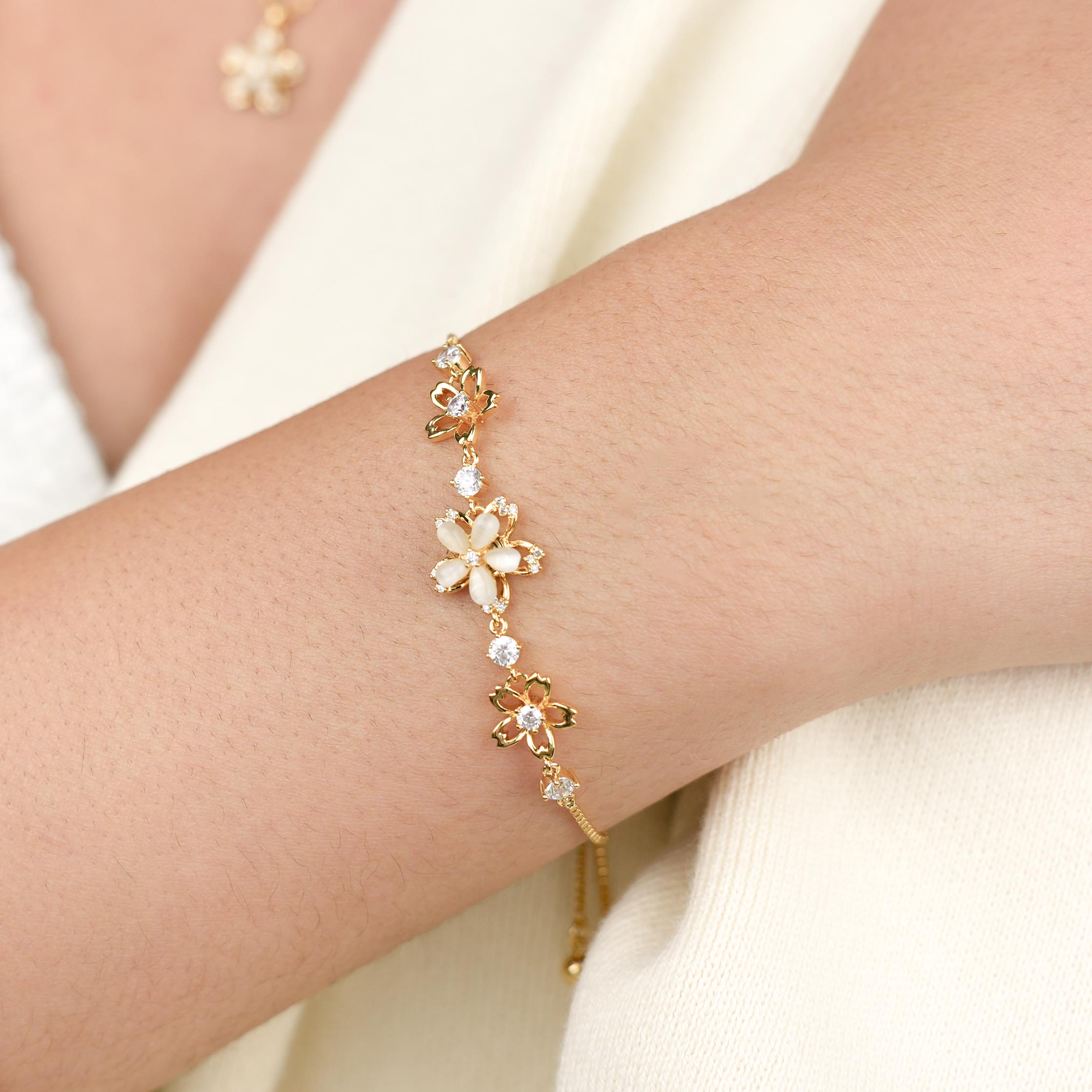 Spinning Golden Flower Bracelet