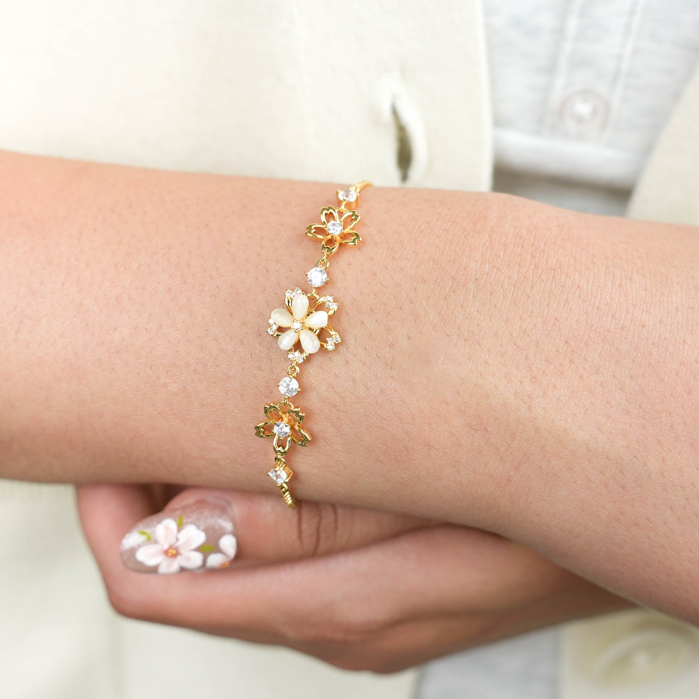 Spinning Golden Flower Bracelet