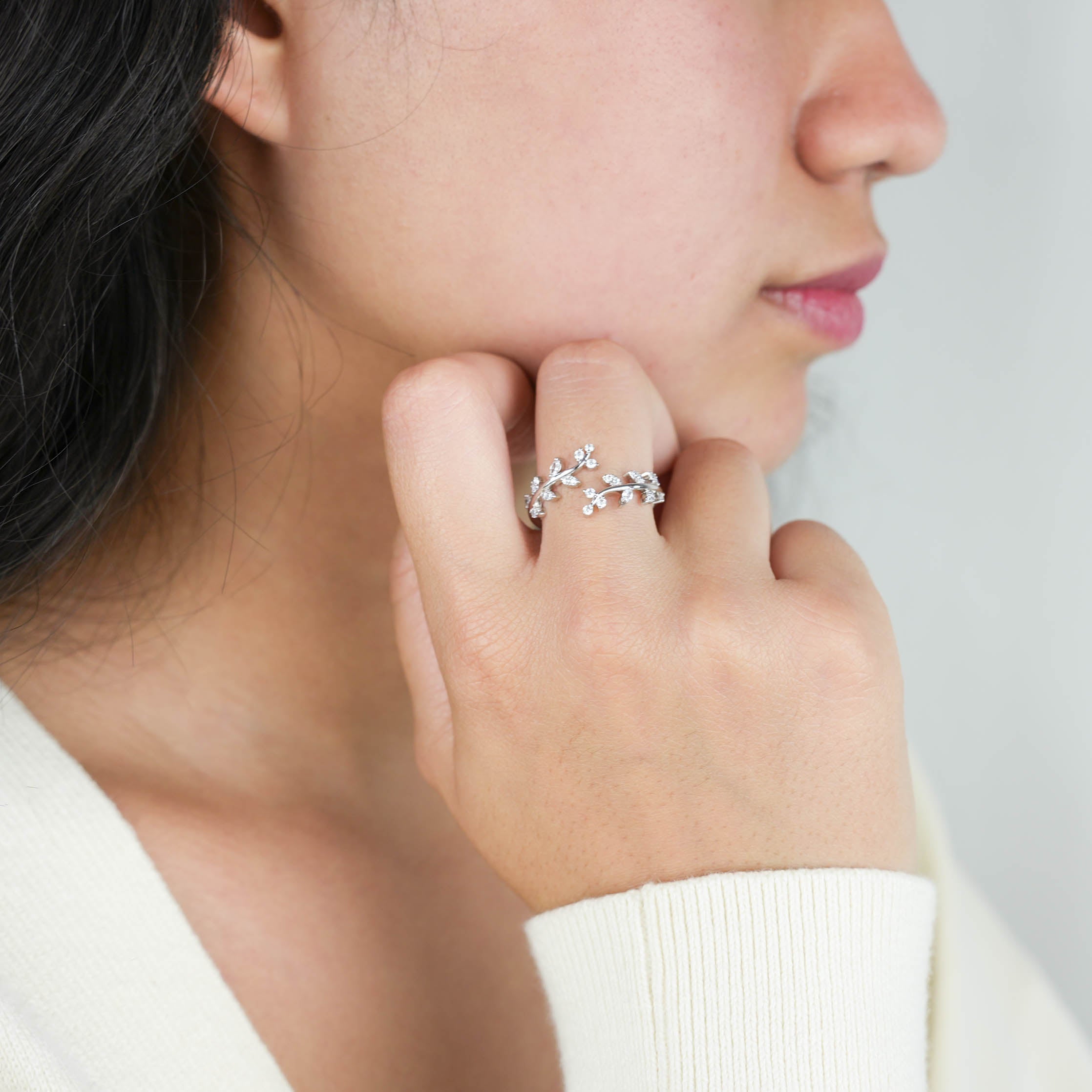 Dazzling Leaf Ring