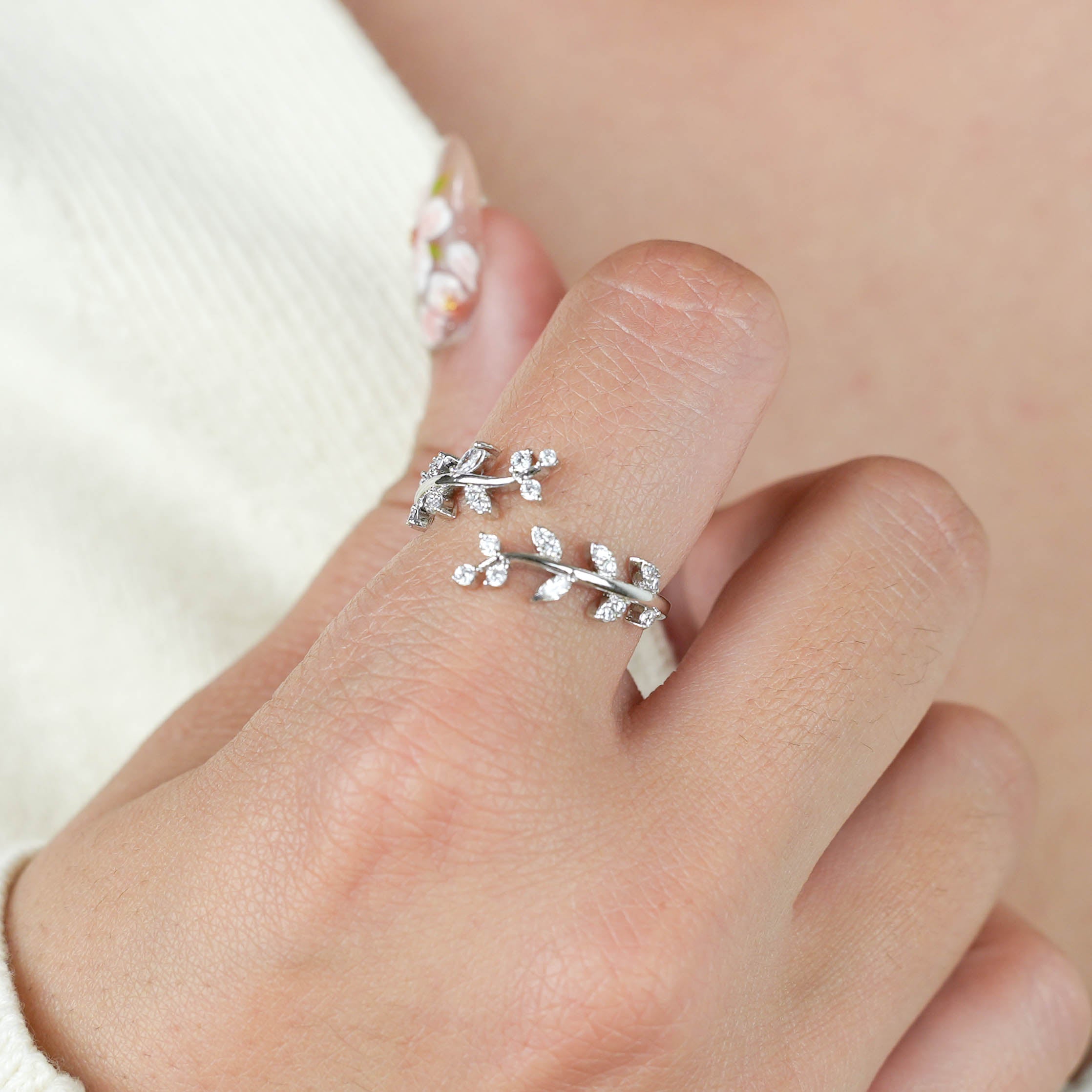 Dazzling Leaf Ring