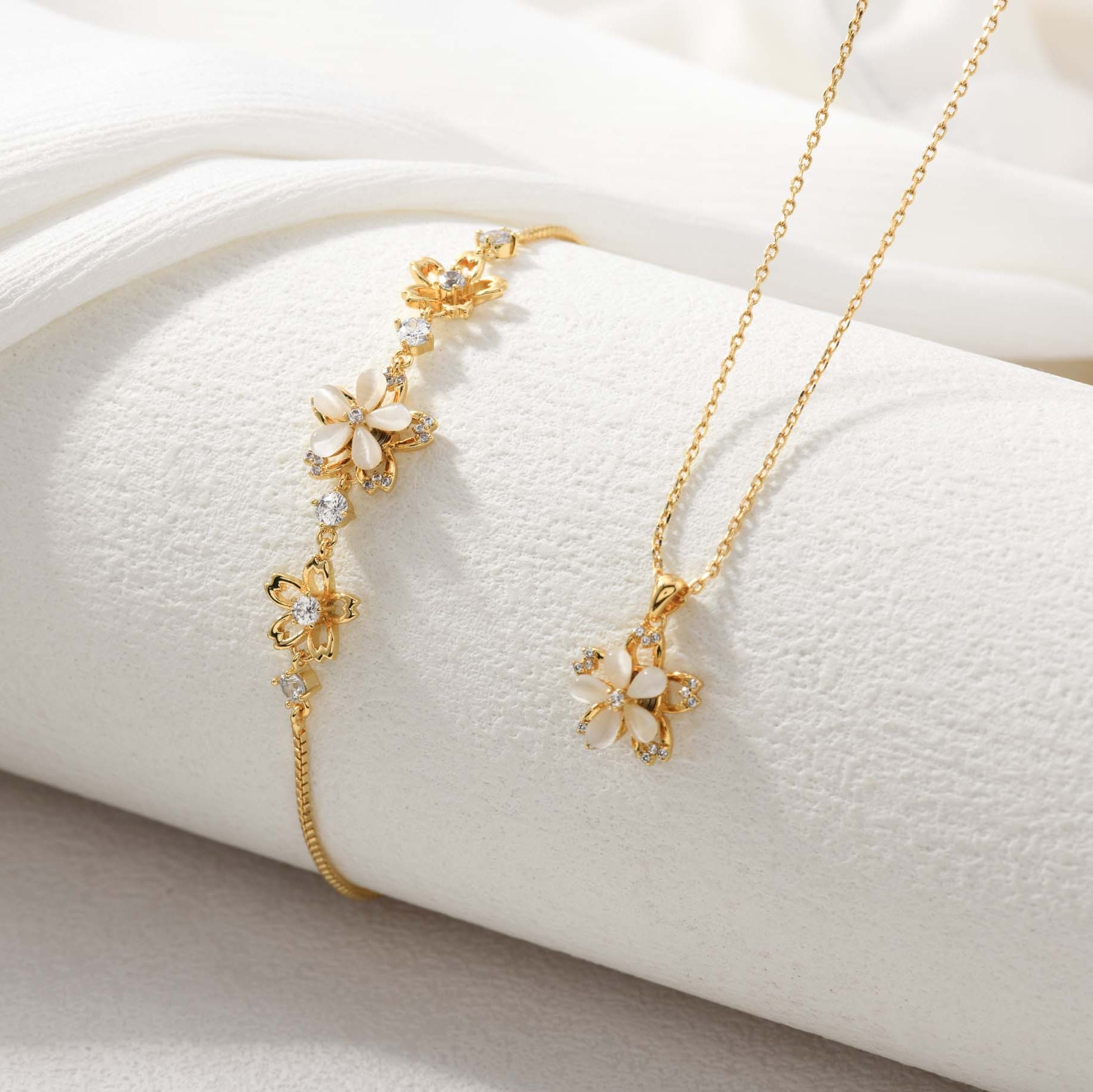 Spinning Golden Flower Necklace