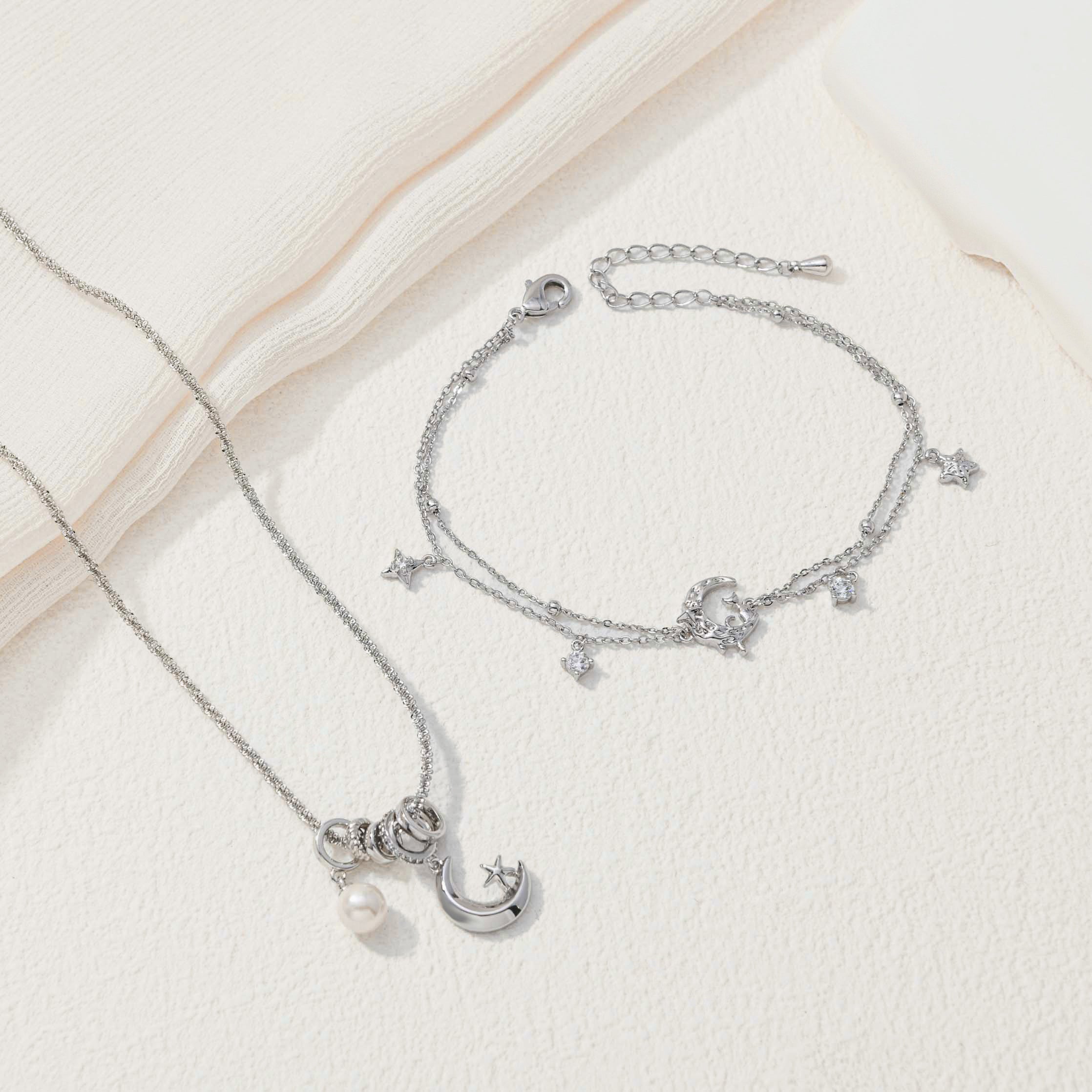 Luna Pearl Necklace