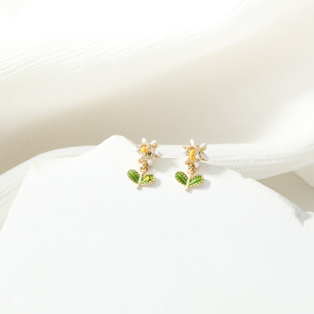 Dainty Daisy Earrings