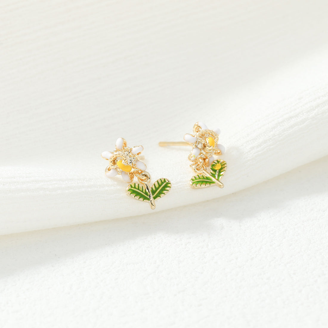 Dainty Daisy Earrings