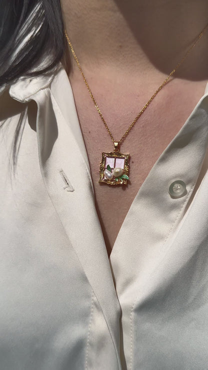Agatha Frame Necklace
