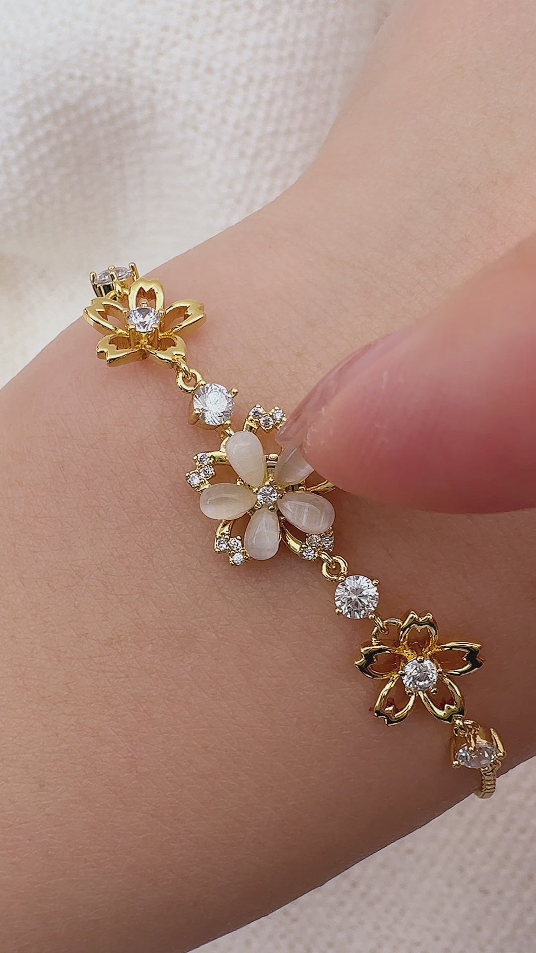 Spinning Golden Flower Bracelet